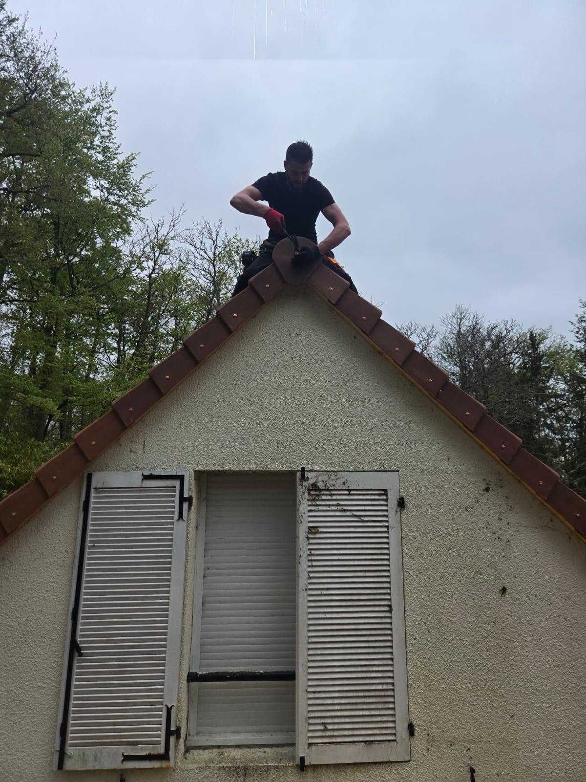 Réfection de toiture à Breuillet : travaux de couverture et faîtage par L'Artisan Rénov
